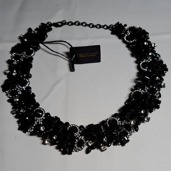 Chic Black Crystal Necklace - Picture 2 of 4